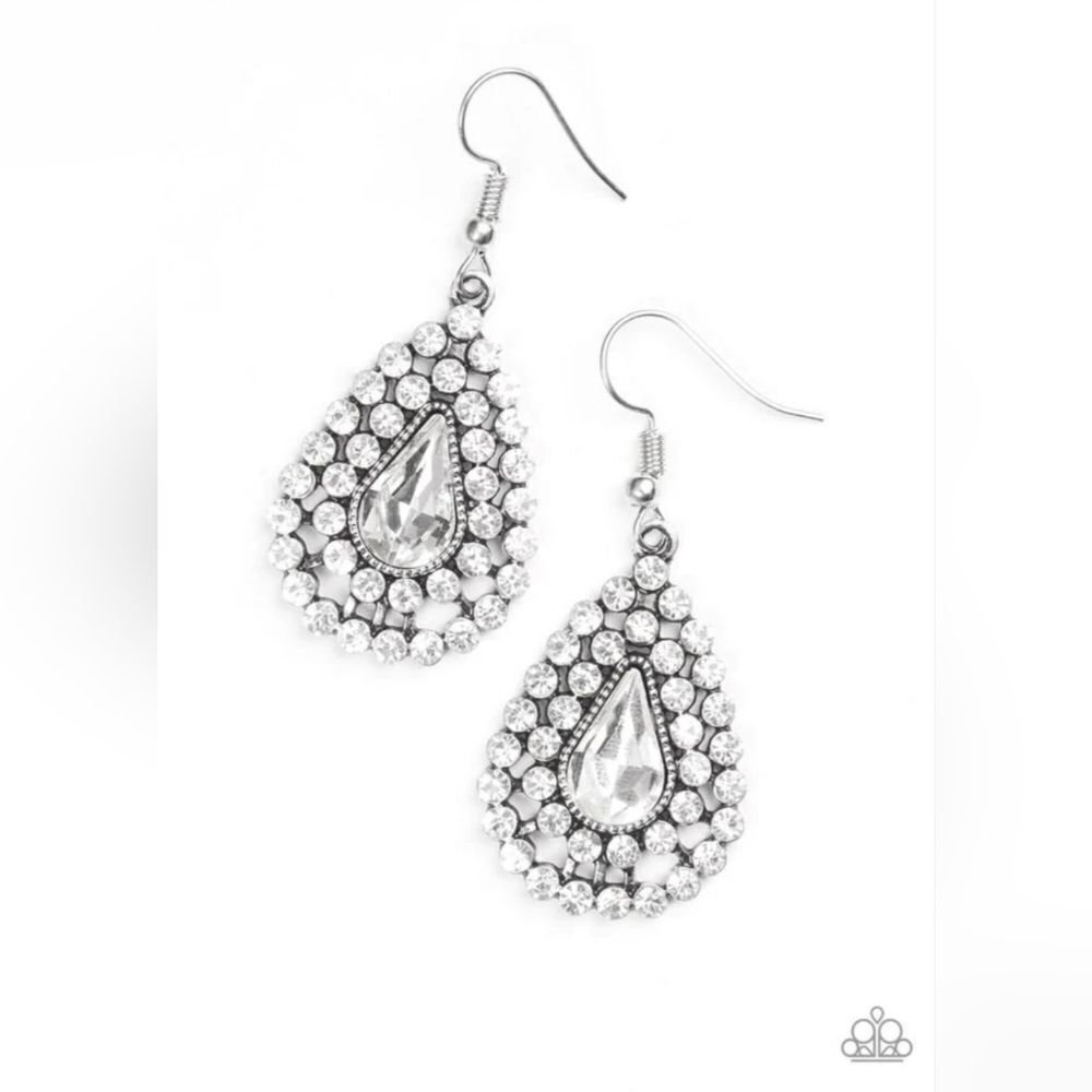 NWT Paparazzi Diamond Dazzle Silver Rhinestone Teardrop Earrings